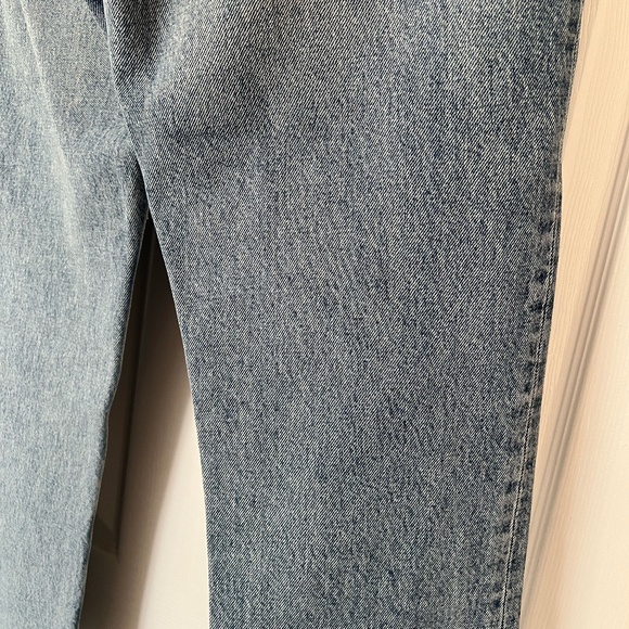 Agolde Denim - Agolde Riley crop jeans in size 28 "Blue" wash